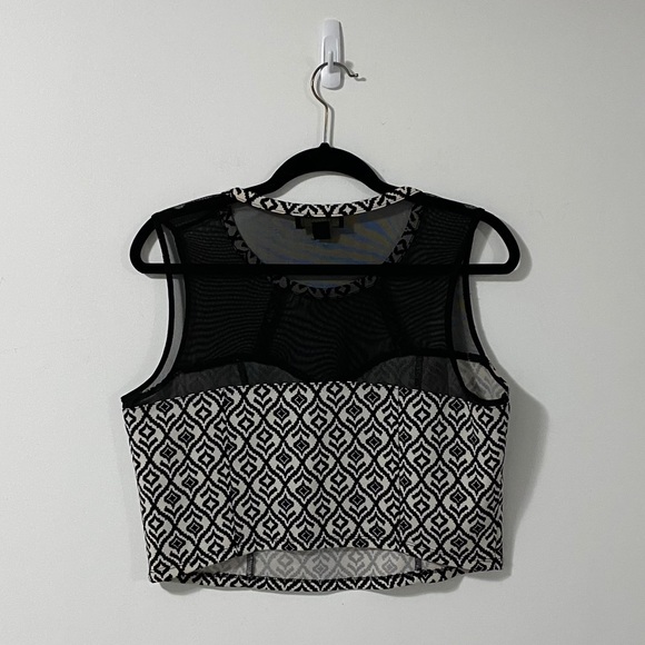 Forever 21 Black & White Cropped Tank Top | 1X - Picture 5 of 7